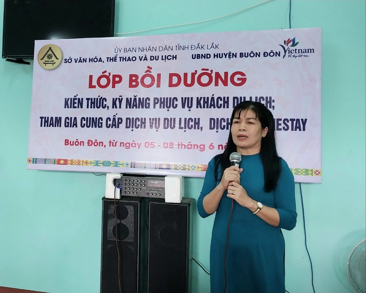Bà Nguyễn Thụy Phương Hiếu - Phó Giám đốc Sở VHTTDL phát biểu khai mạc lớp tập huấn
