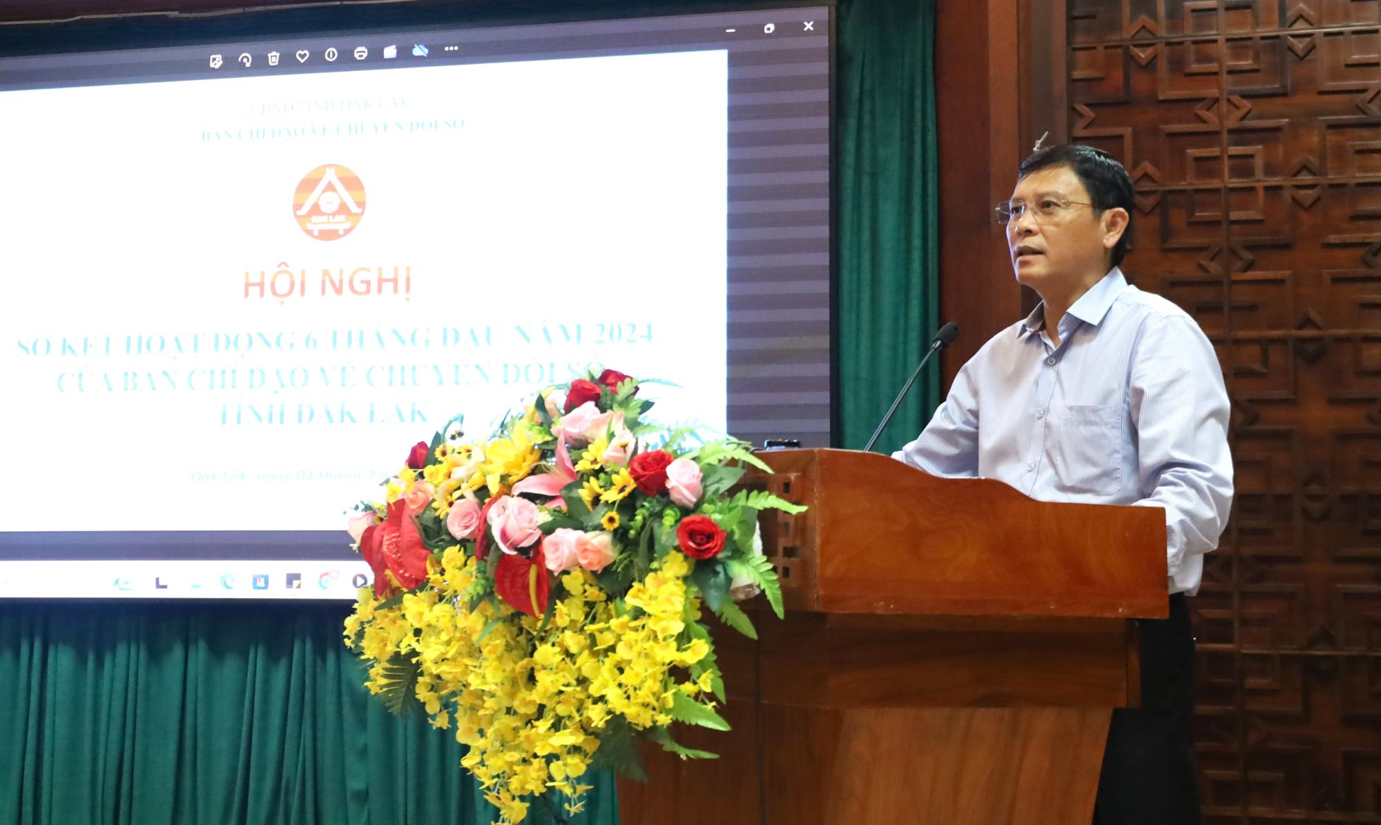 Phó Chủ tịch Thường trực UBND tỉnh, Trưởng Ban Chỉ đạo Chuyển đổi số tỉnh Nguyễn Tuấn Hà phát biểu tại hội nghị.