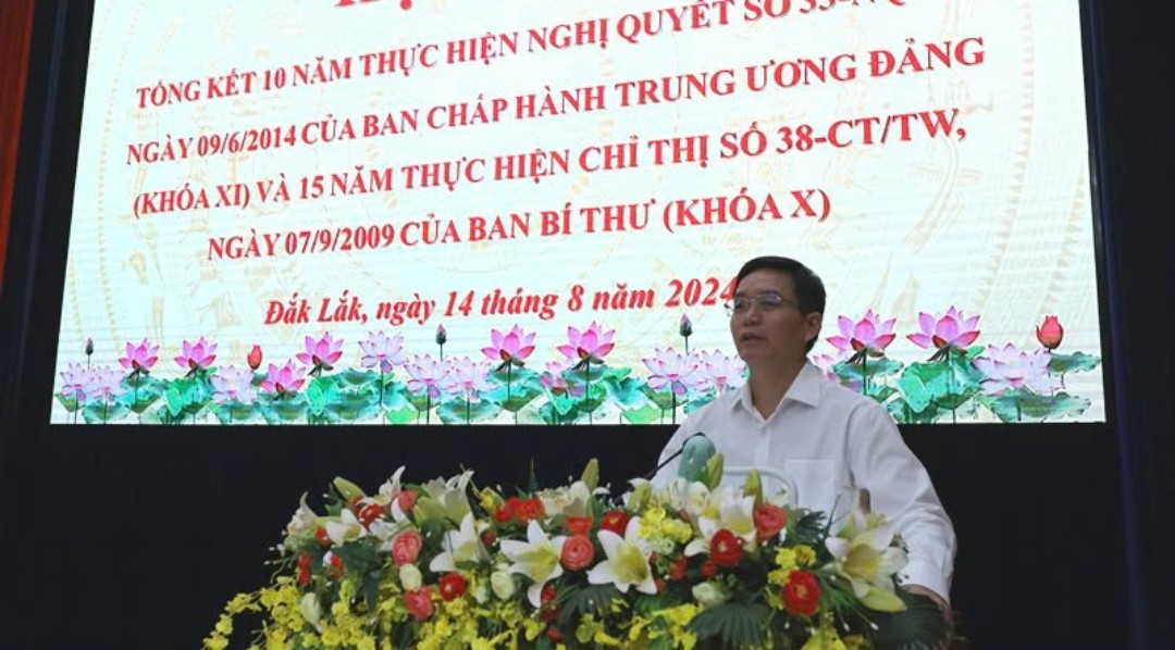 Đ/c Nguyễn Đình Trung, UVBCH TW Đảng, Bí thư Tỉnh ủy phát biểu tại Hội nghị 