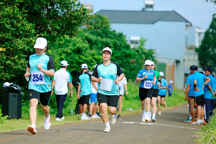 Các nữ vận động viên tranh tài ở môn việt