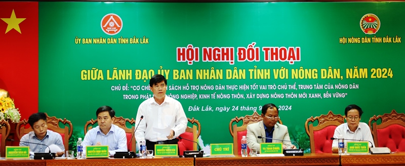 Đồng chí Nguyễn Thiên Văn – Phó Chủ tịch UBND tỉnh chủ trì đối thoại với nông dân