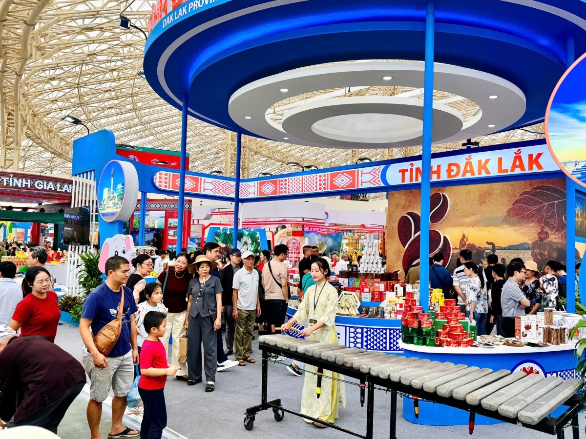 Trải nghiệm văn hóa, cà phê Đắk Lắk tại Hội chợ mùa Thu 2025