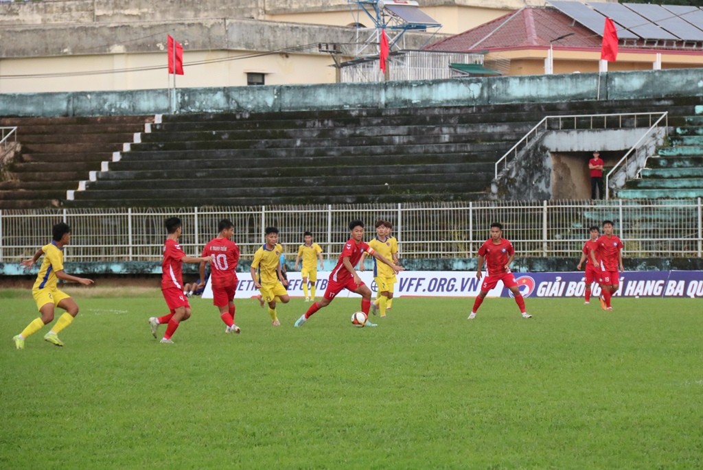 Đội bóng Trẻ Đắk Lắk tranh tài ở Giải bóng đá hạng Ba quốc gia năm 2025
