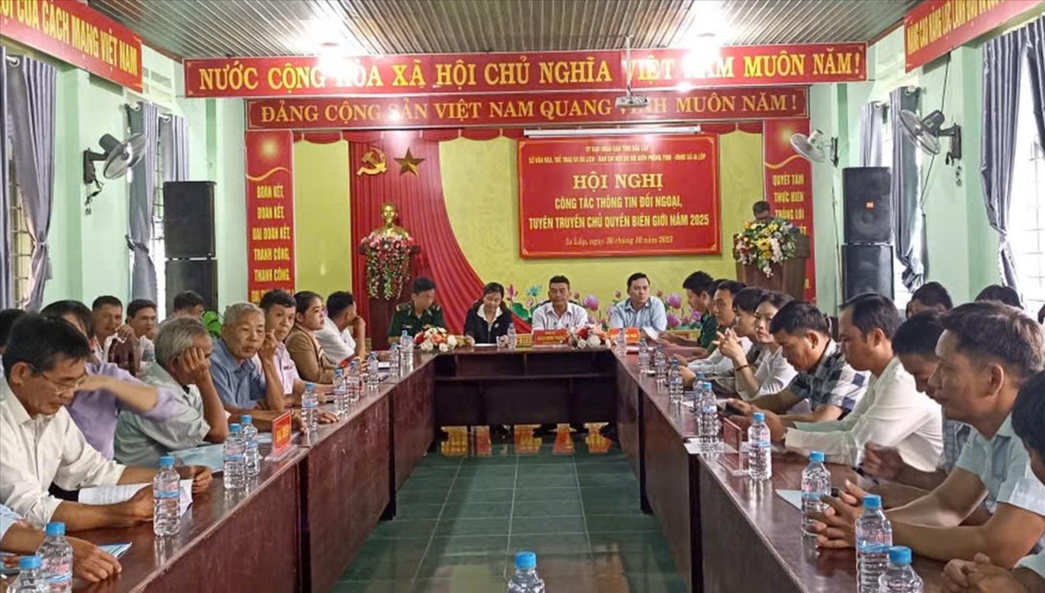 Hội nghị tập huấn ông tác thông đối ngoại, tuyên truyền chủ quyền biên giới tại xã Ia Lốp