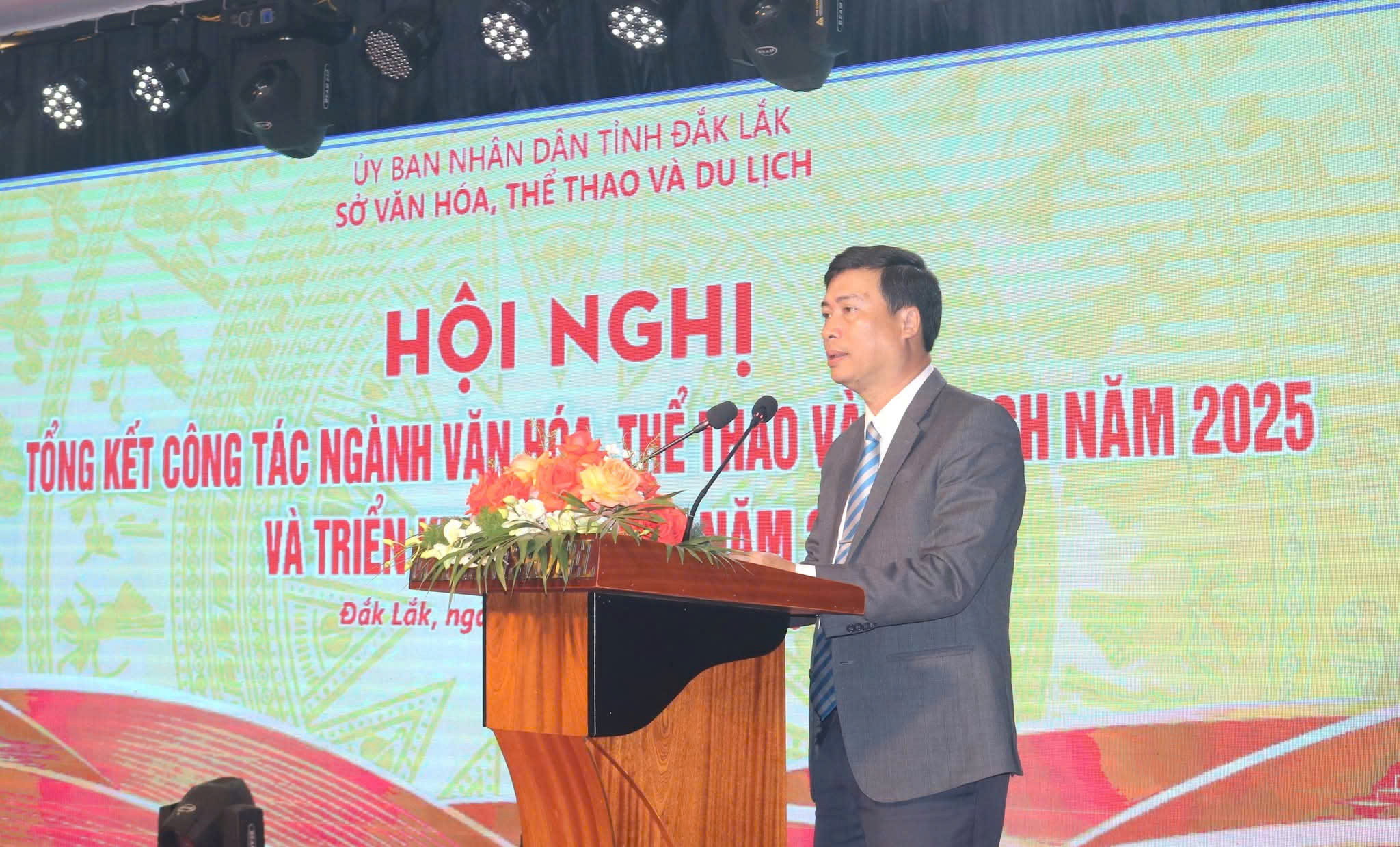 Đ/c Trần Hồng Tiến - TUV, Giám đốc Sở VHTTDL phát biểu khai mạc Hội nghị 