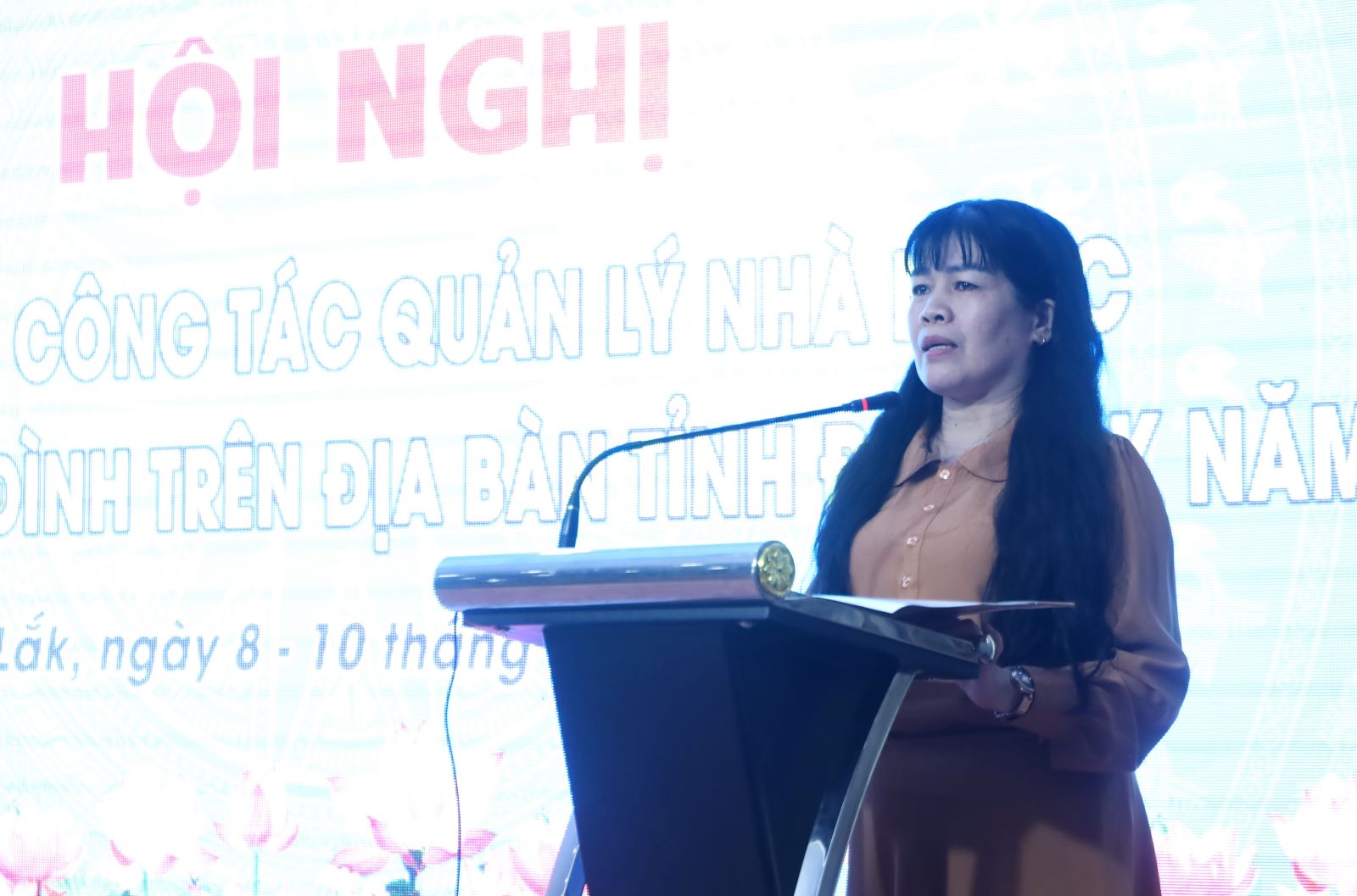 Phó Giám đốc Sở Văn hóa, Thể thao và Du lịch Nguyễn Thụy Phương Hiếu phát biểu tại hội nghị.
