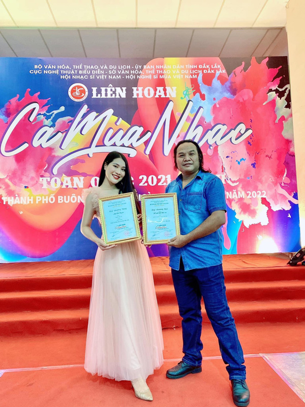 Ca sĩ Nguyễn Minh Chi - Giọng ca vàng bước ra từ cuộc thi Sao Mai 2017
