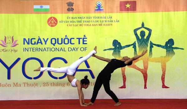 Tổ chức Ngày Quốc tế Yoga lần thứ 8 và giải Yoga các Câu lạc bộ tỉnh Đắk Lắk mở rộng năm 2022