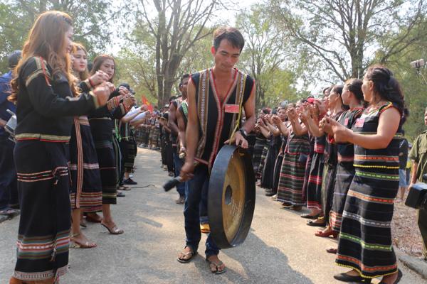 Xây dựng Bộ quy tắc ứng xử "Người Đắk Lắk văn minh - thân thiện - mến khách"