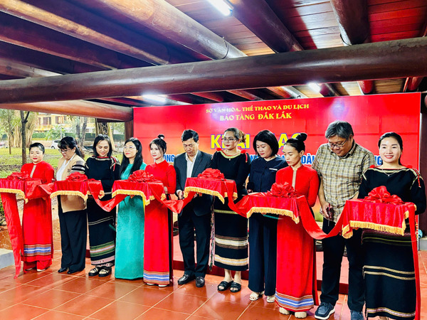 Khai mạc Không gian trưng bày, trải nghiệm Nhà dài truyền thống Ê Đê – Lời cam kết mạnh mẽ bảo tồn  văn hóa truyền thống dân tộc của Bảo tàng Đắk Lắk