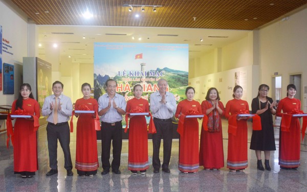 Khai mạc Triển lãm chuyên đề “Hà Giang - điểm hẹn nơi cực Bắc” tại Đắk Lắk 