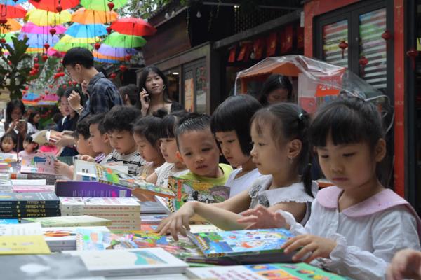 Tăng cường quản lý, nâng cao hiệu quả hoạt động hệ thống thiết chế văn hóa, thư viện công cộng