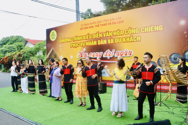 Chương trình biểu diễn Văn hóa Cồng chiêng phục vụ Nhân dân và du khách