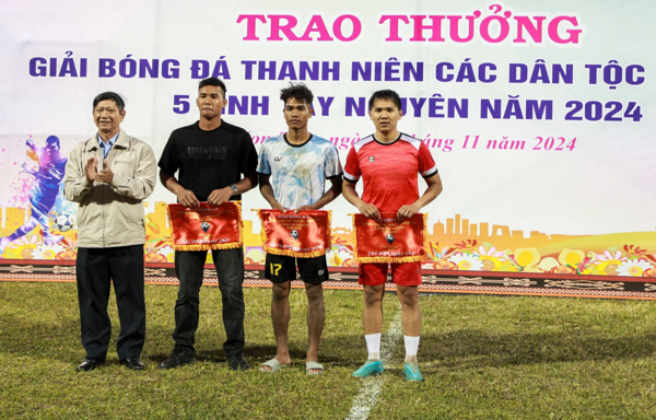 Giải bóng đá Thanh niên các dân tộc Tây Nguyên năm 2024: Đắk Lắk đoạt ngôi Á quân