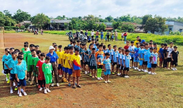 Tổ chức giải bóng đá nhi đồng xã Ea Drông năm 2024