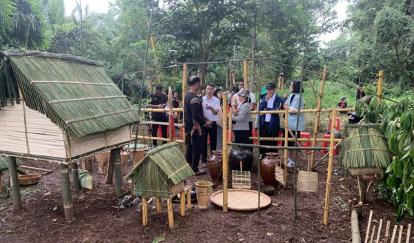 Phục dựng Lễ cúng no đủ của người Êđê tại xã Cư Suê