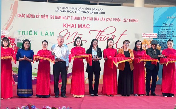 Triển lãm mỹ thuật mừng 120 năm Ngày thành lập tỉnh Đắk Lắk