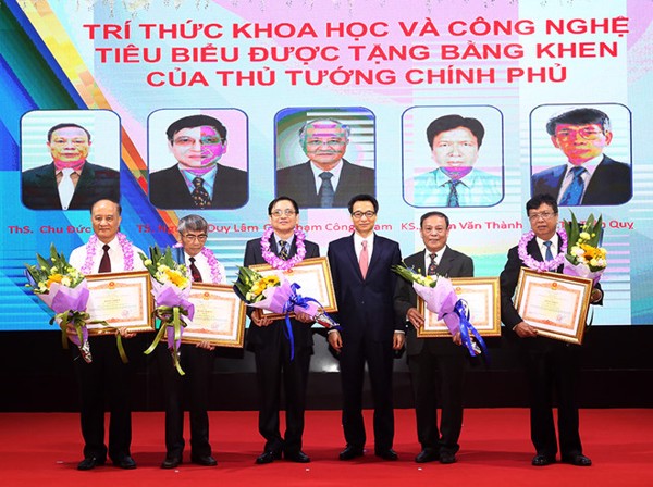 “Các trí thức, nhà khoa học có đóng góp vô cùng quan trọng cho sự nghiệp phát triển dân tộc, xây dựng và bảo vệ tổ quốc“