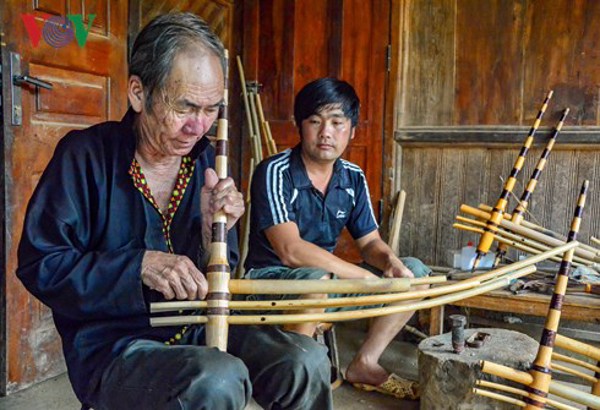 Người đàn ông gìn giữ tiếng khèn Mông nơi địa đầu Tổ quốc