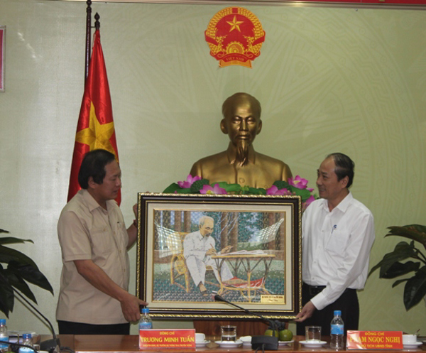Bộ trưởng Bộ Thông tin và Truyền thông Trương Minh Tuấn làm việc với tỉnh Đắk Lắk