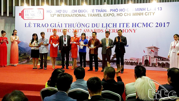 Gian hàng “Tây Nguyên Đại ngàn” đạt giải “Gian hàng thiết kế ấn tượng”  tại Hội chợ Du lịch Quốc tế Thành phố Hồ Chí Minh năm 2017