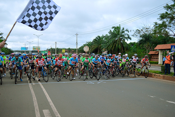 Giải đua xe đạp “Về nguồn” tỉnh Đắk Lắk năm 2017