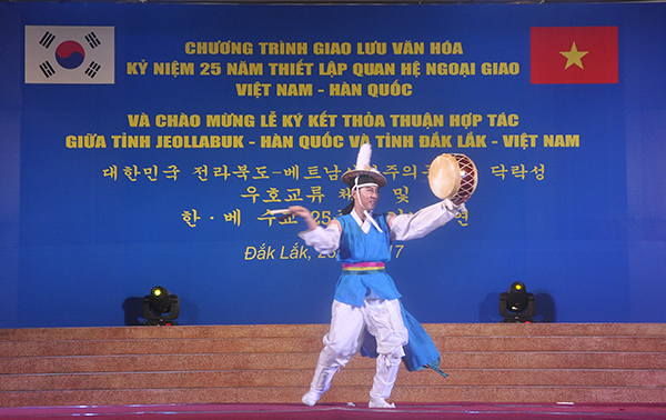 Chương trình biểu diễn nghệ thuật của tỉnh Jeollabuk –do (Hàn Quốc) tại Đắk Lắk