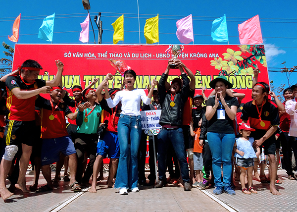 Giải đua thuyền nam truyền thống tỉnh Đắk Lắk lần thứ XI năm 2018