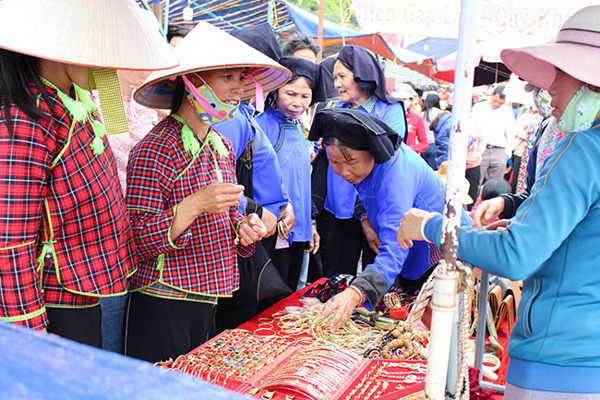 Một thoáng chợ tình Tây Bắc trên Tây Nguyên