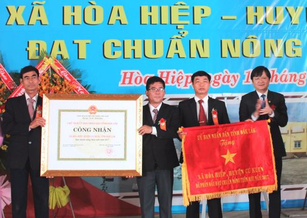 Xã Hòa Hiệp đón nhận Bằng công nhận xã đạt chuẩn nông thôn mới