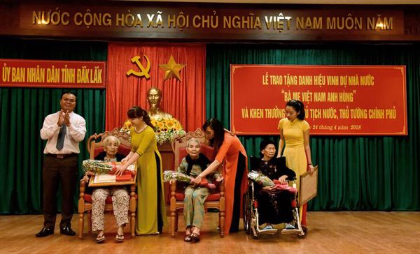 Lễ phong tặng, truy tặng danh hiệu vinh dự Nhà nước "Bà Mẹ Việt Nam Anh hùng"