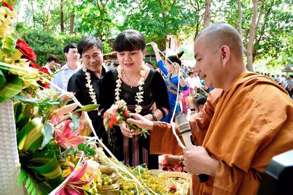 Rộn ràng Tết Lào ở Buôn Đôn