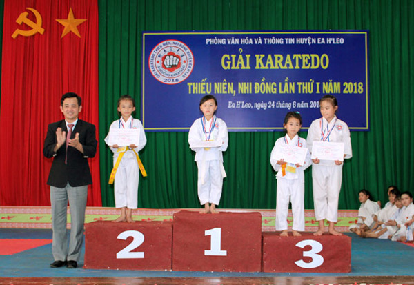  Huyện Ea H'Leo tổ chức Giải karatedo thiếu niên, nhi đồng lần thứ I, năm 2018
