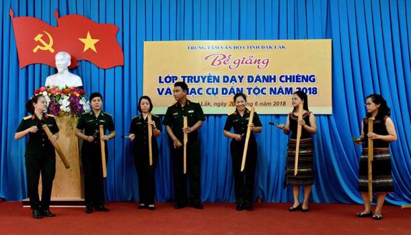 Bế giảng Lớp truyền dạy đánh chiêng và nhạc cụ dân tộc năm 2018