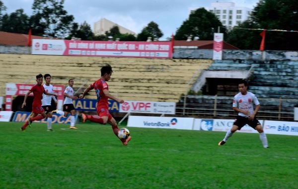 Vòng 16, giải hạng Nhất quốc gia: Câu lạc bộ bóng đá Đắk Lắk hòa Long An trên sân nhà