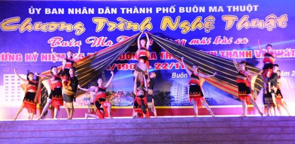  Chương trình nghệ thuật "Buôn Ma Thuột vang mãi bài ca" 