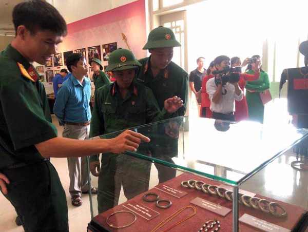 Bảo tàng Đắk Lắk trưng bày lưu động Chuyên đề "Văn hóa các dân tộc tỉnh Đắk Lắk" tại Côn Đảo