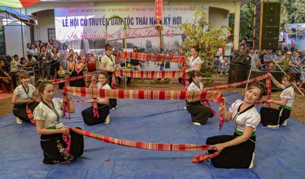 Lễ hội cổ truyền dân tộc Thái ở Hòa Phú