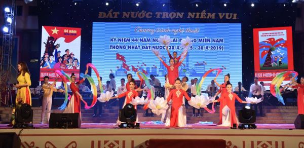 Chương trình nghệ thuật “Đất nước trọn niềm vui”