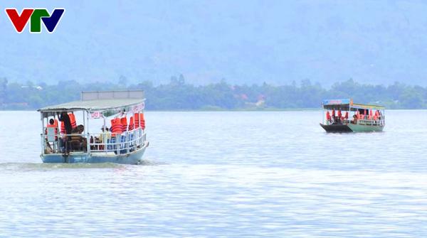 Chủ phương tiện thô sơ phục vụ du lịch phải ký cam kết thực hiện các quy định của pháp luật về giao thông đường thủy nội địa.