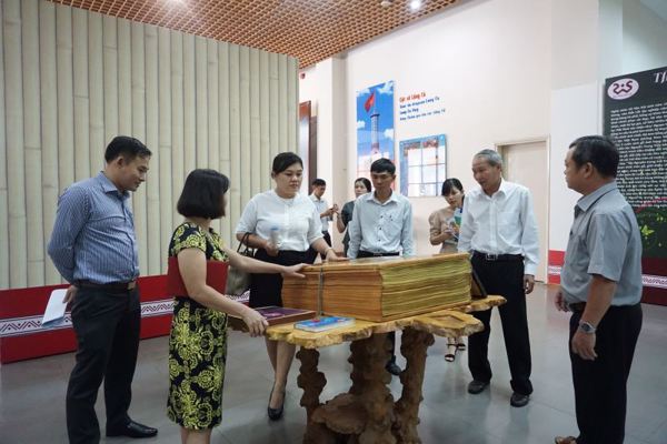  Họp Hội đồng mua hiện vật cho Bảo tàng tỉnh Đắk Lắk