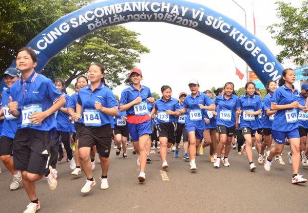 Giải Việt dã “Cùng Sacombank chạy vì sức khoẻ cộng đồng” tỉnh Đắk Lắk năm 2019.