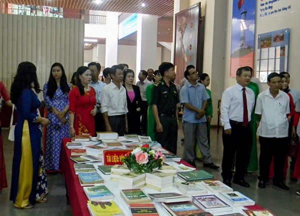 Khai mạc Triển lãm sách, ảnh tư liệu “Đắk Lắk - 50 năm thực hiện Di chúc của Chủ tịch Hồ Chí Minh”