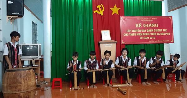 Bế giảng lớp truyền dạy đánh chiêng cho thiếu niên dân tộc Êđê xã Hòa Phú, thành phố Buôn Ma Thuột