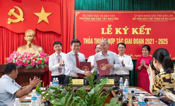 Sở Văn hóa, Thể thao và Du lịch và Trường Đại học Tây Nguyên ký kết thỏa thuận hợp tác 