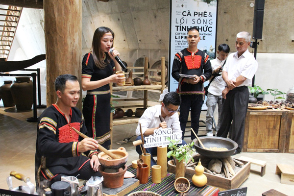 Khai mạc Triển lãm chuyên đề "Cà phê & lối sống tỉnh thức" 