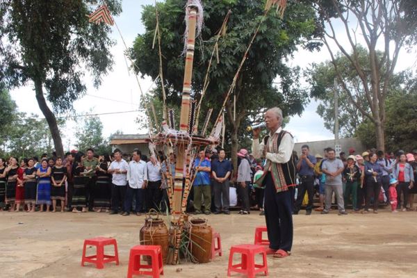 Buôn Kon H'ring mở hội mừng lúa mới