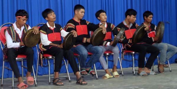 Bế giảng lớp truyền dạy đánh cồng chiêng trẻ năm 2020 tại huyện Lắk