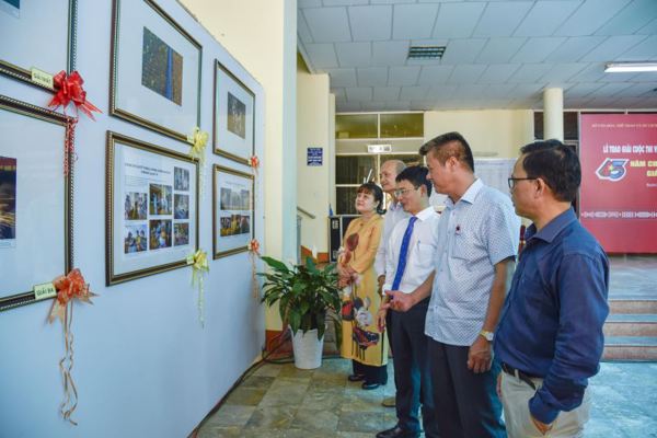 Lễ trao thưởng và khai mạc triển lãm "Cuộc thi ảnh Nghệ thuật 45 năm Chiến thắng Buôn Ma Thuột, giải phóng tỉnh Đắk Lắk"