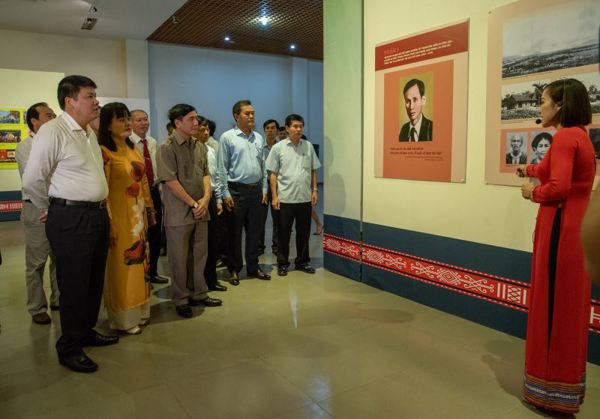 Triển khai Phong trào thi đua đặc biệt “cả nước đoàn kết, chung sức, đồng lòng thi đua phòng, chống và chiến thắng đại dịch COVID-19” trong toàn ngành Văn hóa, Thể thao và Du lịch